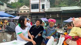 Lào Cai: Mô hình hay giảm thiểu rác thải nhựa tại các chợ vùng cao