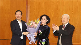 Tổng Bí thư Nguyễn Phú Trọng trao Quyết định phân công đồng chí Trương Thị Mai giữ chức Thường trực Ban Bí thư