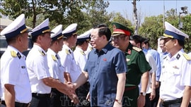 Chủ tịch Quốc hội thăm, động viên cán bộ, chiến sỹ Lữ đoàn tên lửa bờ 681