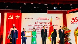 Agribank đón nhận Huân chương Lao động hạng Nhất, chào mừng kỷ niệm 35 năm ngày thành lập
