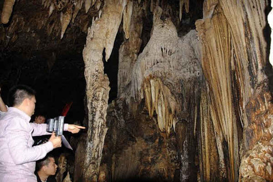 Lộng lẫy hang động mới phát hiện trên Cao nguyên đá Đồng Văn