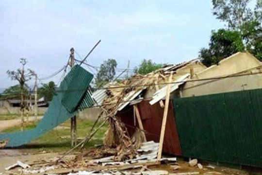 Hà Tĩnh: Lốc xoáy khiến gần 200 ngôi nhà hư hỏng nặng