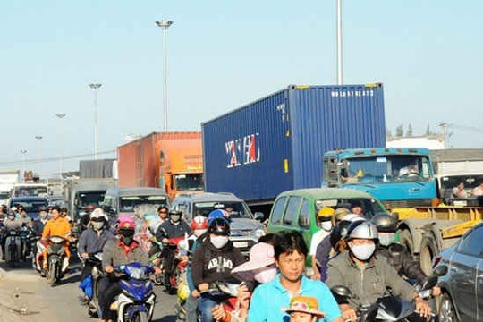 Ngày đầu tiên trạm thu phí mới cầu Đồng Nai hoạt động: Kẹt xe nghiêm trọng