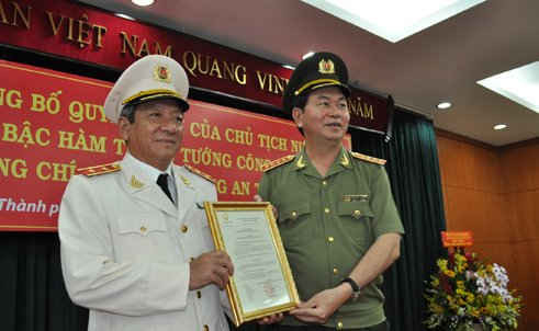 Trao Quyết định thăng hàm Trung tướng cho ông Nguyễn Chí Thành, Giám đốc Công an TP.Hồ Chí Minh