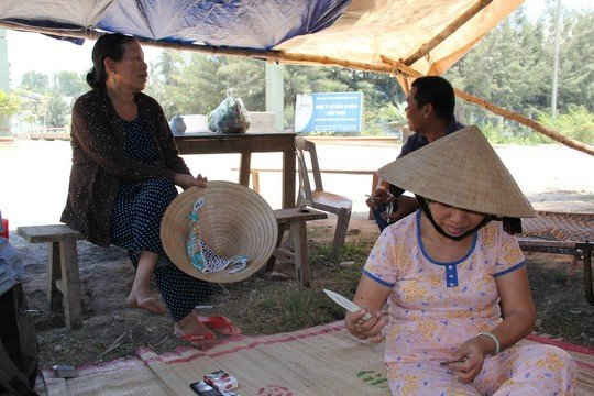 Dân dựng lều phản đối Nhà máy Xi măng Đại Việt - Dung Quất gây ô nhiễm