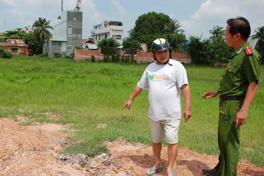 Khai quật bãi chôn lậu rác thải của Bệnh viện đa khoa tư nhân Lê Ngọc Tùng