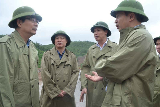 Bộ trưởng Cao Đức Phát kiểm tra công tác cứu hộ đập chắn 790 mỏ Mông Dương