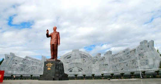 Thủ tướng chỉ đạo UBND tỉnh Sơn La về việc xây dựng tượng đài "Bác Hồ với đồng bào các dân tộc Tây Bắc"