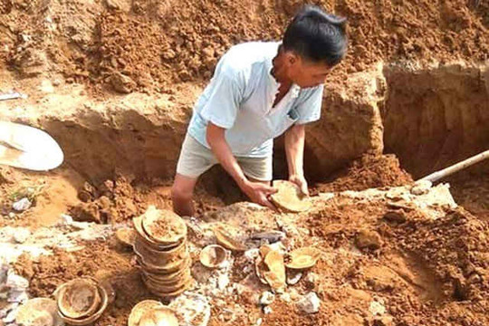 Nghệ An: Đào móng nhà, phát hiện nhiều cổ vật