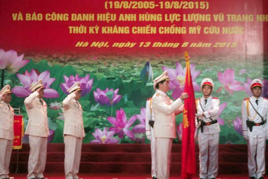 Công an Hà Nội đón danh hiệu Anh hùng lực lượng vũ trang nhân dân