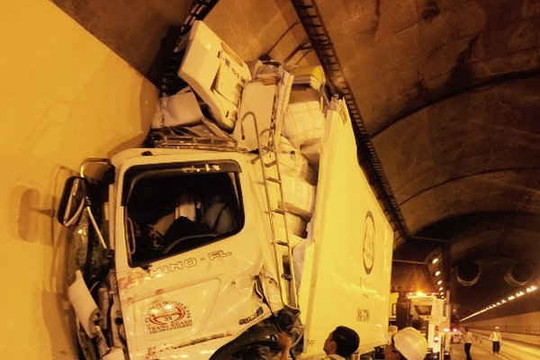 Tai nạn giao thông trong hầm đường bộ Hải Vân