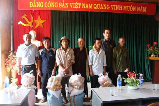 Báo TN&MT phối hợp các cơ quan tỉnh Điện Biên trao quà tại xã Mường Toong, huyện Mường Nhé