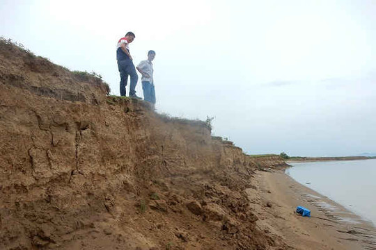 Cần chấn chỉnh khai thác, kinh doanh bến bãi cát sỏi tại Nghệ An: Bài 1 - "Cát tặc"  vẫn lộng hành