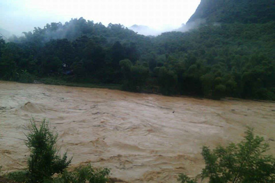 Hai huyện miền núi ở Thanh Hóa đang bị cô lập do mưa lũ
