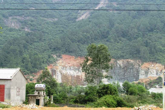Hà Tĩnh: Người dân phản đối mỏ đá gây ô nhiễm