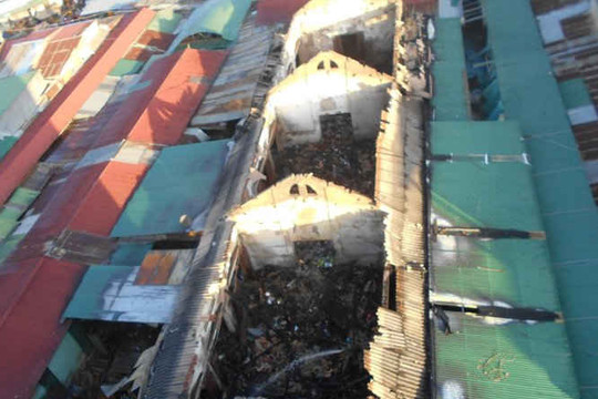 Cháy chợ Đắk Mil, hơn 20 gian hàng bị thiêu rụi