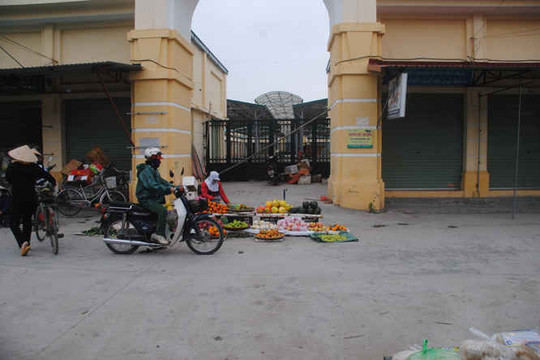 "Nghịch lý" chợ ở thị trấn Lai Cách