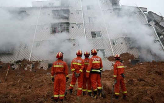Lở đất ở Trung Quốc khiến 22 tòa nhà sụp đổ, 27 người mất tích