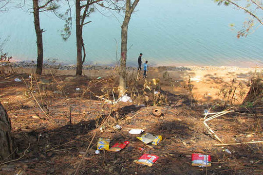 Biển Hồ sau Tết: Vẫn nhếch nhác rác thải