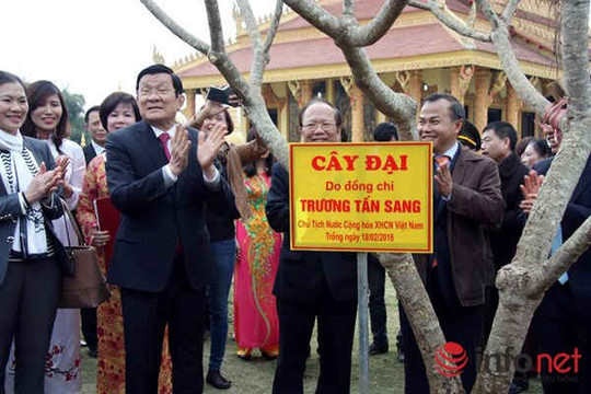 Chủ tịch nước trồng cây đại ở Làng văn hóa du lịch các dân tộc Việt Nam