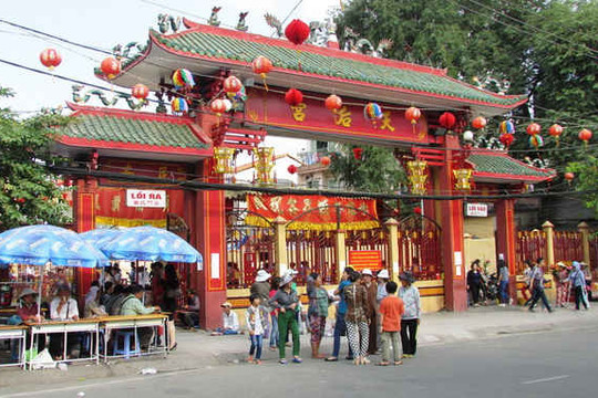 Đông Nam bộ: Hàng vạn người viếng chùa dịp Rằm tháng Giêng