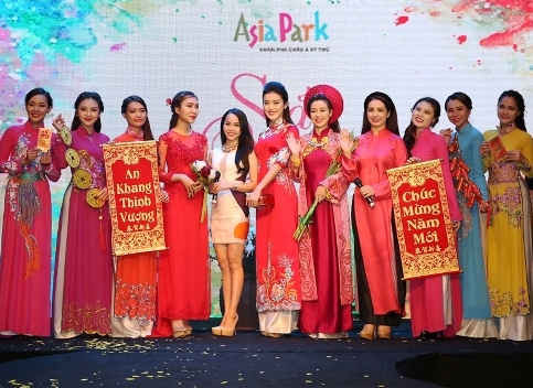 Huyền My quyến rũ tại lễ hội áo dài Asia Park- Đà Nẵng