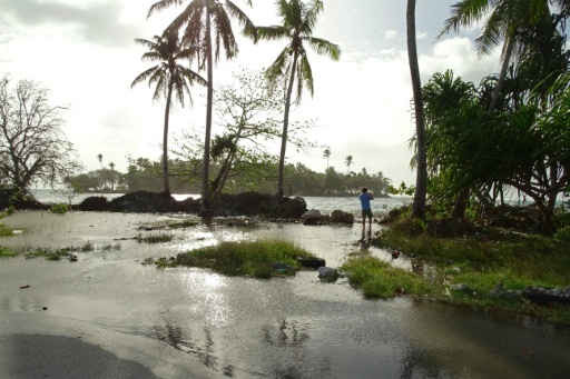 Biển đổi khí hậu khiến quần đảo Marshall chìm trong nước lũ