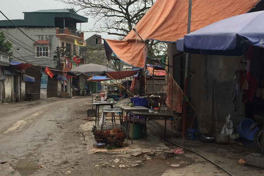 Xã Tả Thanh Oai (Thanh Trì - Hà Nội): Bao giờ hết cảnh chợ cóc lấn đường?