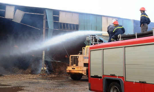 Gia Lai: Cháy lớn ở kho thu mua nông sản