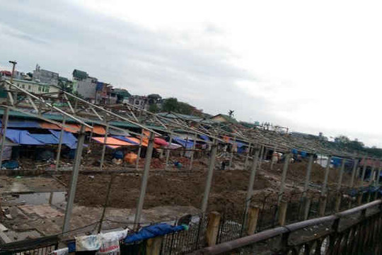 Vụ cầu Long Biên bị lấn chiếm hành lang an toàn: Coi thường pháp luật