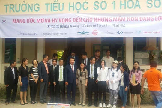 Công ty KCV Việt Nam ủng hộ 100 triệu đồng xây dựng nhà trưng bày Hoàng Sa