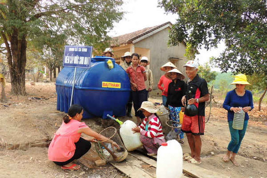 Kon Tum: Cấp nước sạch miễn phí cho người dân vùng hạn