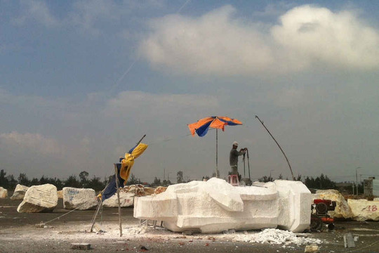Làng nghề đá mỹ nghệ Đà Nẵng: Cắt điện vẫn không chịu dời vào vùng quy hoạch