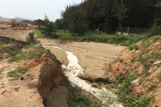 KKT Nghi Sơn: Dân "tố" trạm trộn bê tông gây ô nhiễm môi trường biển