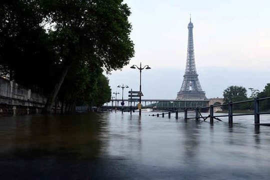 Lũ lụt ở Paris (Pháp) có thể tăng gấp đôi do BĐKH