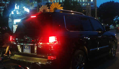 Phó Thủ tướng Trương Hòa Bình yêu cầu kiểm tra thông tin xe tư nhân gắn biển số xanh