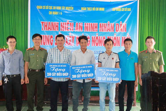 Cục An ninh Tây Nguyên tặng 700 cây điều ghép cho người nghèo Đắk Lắk
