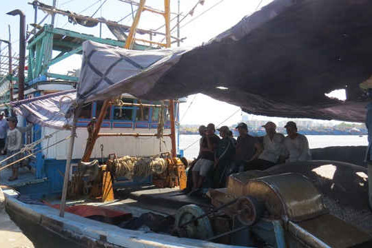 Ngư dân Đà Nẵng vớt xác chết người nước ngoài chết trên biển