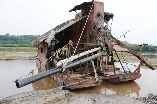 Yên Bái: Tạm dừng hoạt động khai thác khoáng sản trên sông Hồng