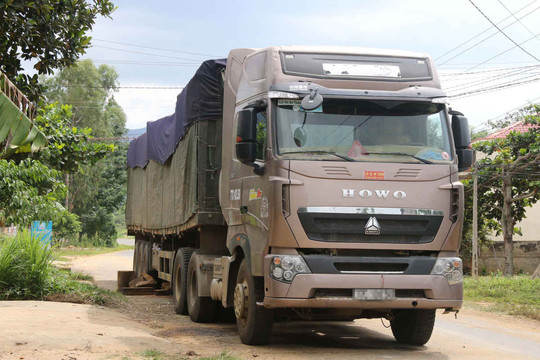 Đắk Lắk: Mật phục bắt xe chở đá quá tải hơn 130%