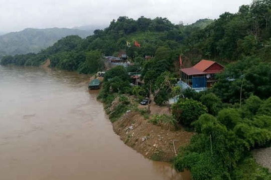 Lào Cai: Kiên quyết xử lý vi phạm môi trường trên sông Hồng