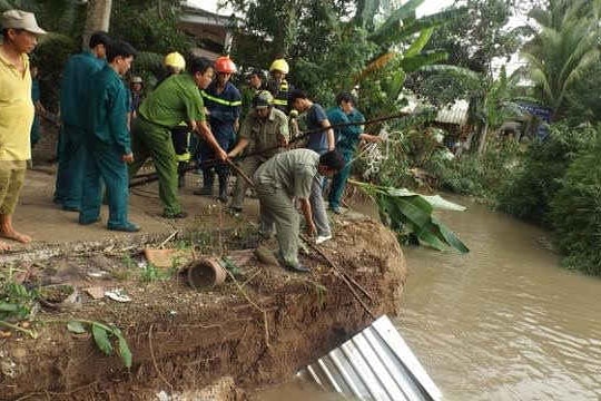 Đồng Tháp công bố tình trạng khẩn cấp sạt lở bờ sông Tiền