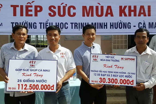YDA Việt Nam tặng xe đạp, sách vở cho học sinh nghèo Cà Mau