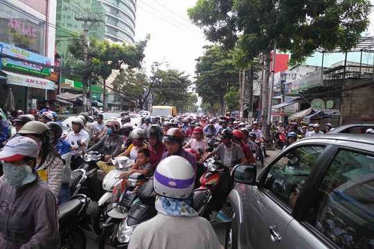 Đà Nẵng bất ngờ chặn nút giao thông xây hầm chui, giao thông tắc nghẽn