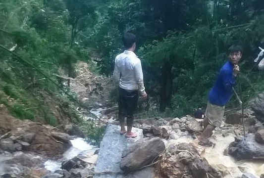 Thanh Hóa: Sạt lở núi kinh hoàng vùi 7 người