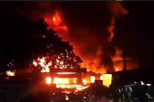 Cháy chợ Bình Sơn - Hà Tĩnh trong đêm