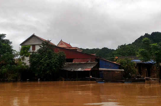 Lũ lụt gây thiệt hại nặng cho các tỉnh từ Quảng Bình đến Thừa Thiên Huế