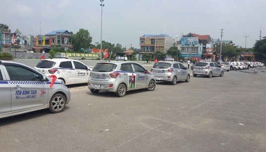 Cần sớm công khai các tiêu chuẩn cấp phù hiệu bổ sung xe taxi