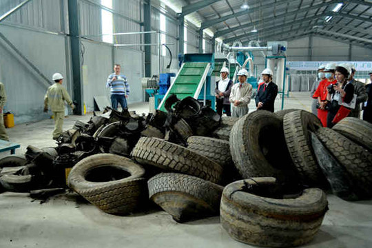 Phó Thủ tướng yêu cầu rà soát DA sử dụng lốp ô tô phế thải làm nguyên liệu