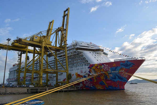 Tàu Genting Dream sức chứa 3.400 hành khách ra mắt tại Đà Nẵng